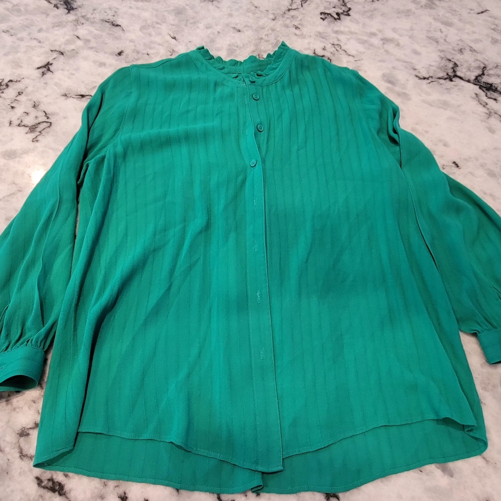 Treasure & Bond Green Button-Up Blouse